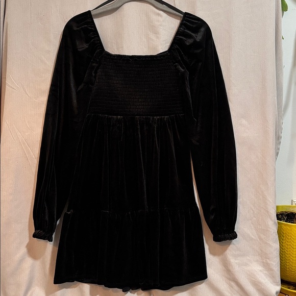 Elegant Black Velvet Mini Dress - Picture 5 of 5